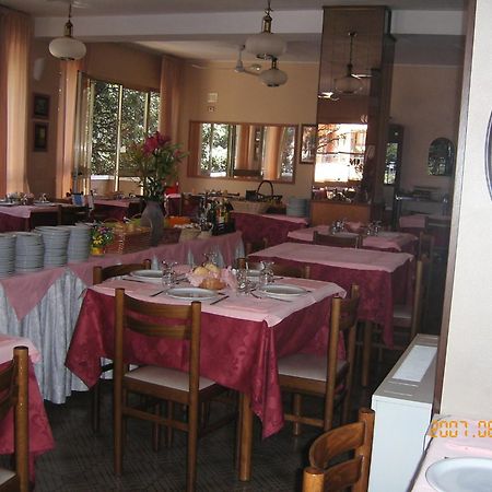 Hotel Marselli Rimini Bagian luar foto