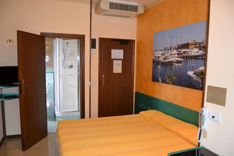 Hotel Marselli Rimini Bagian luar foto