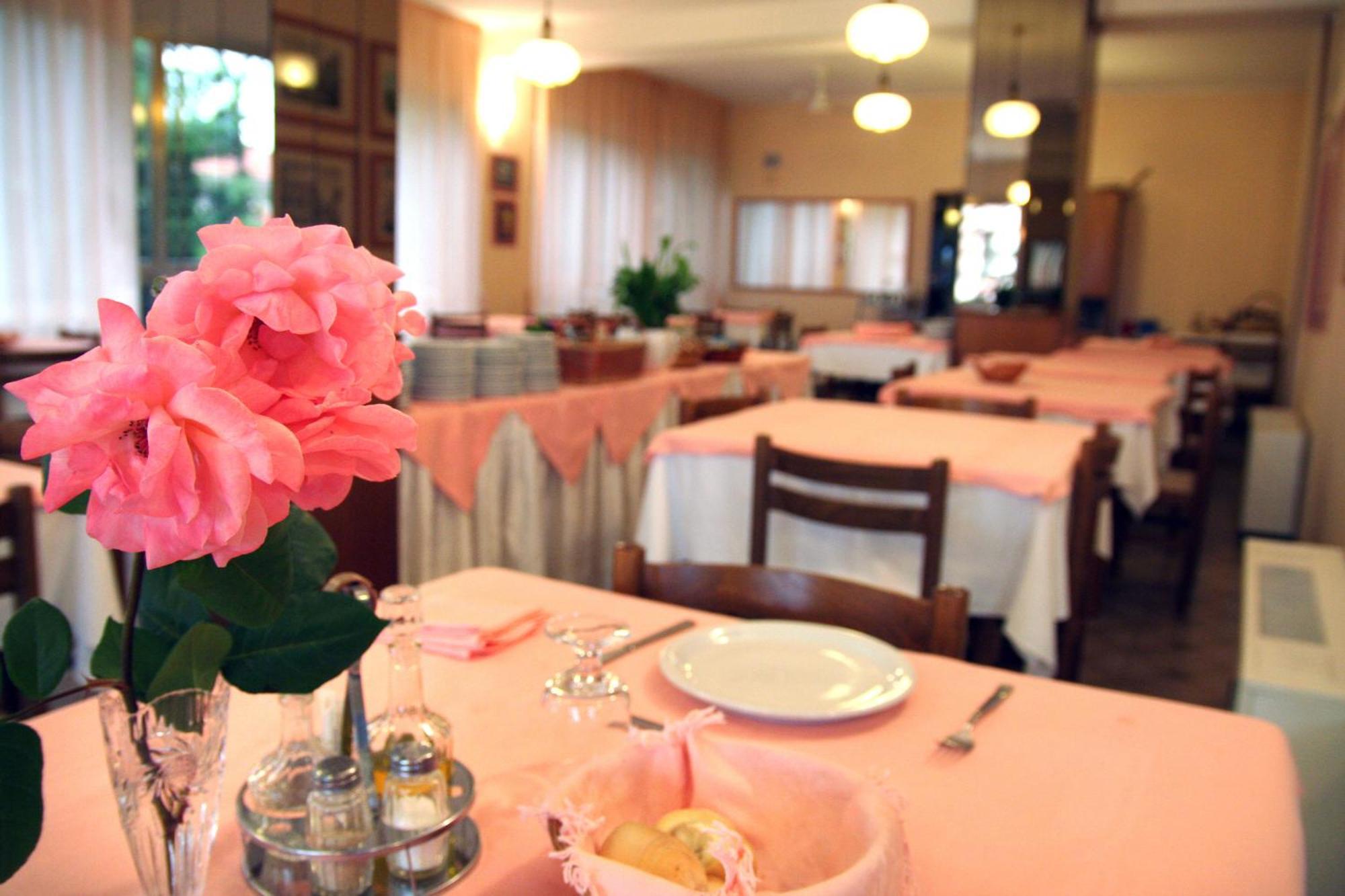 Hotel Marselli Rimini Bagian luar foto