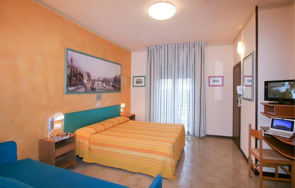 Hotel Marselli Rimini Bagian luar foto