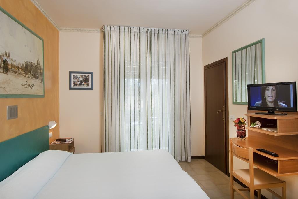 Hotel Marselli Rimini Bagian luar foto