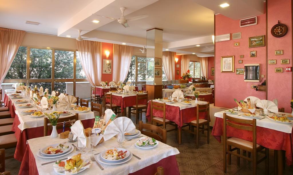 Hotel Marselli Rimini Bagian luar foto