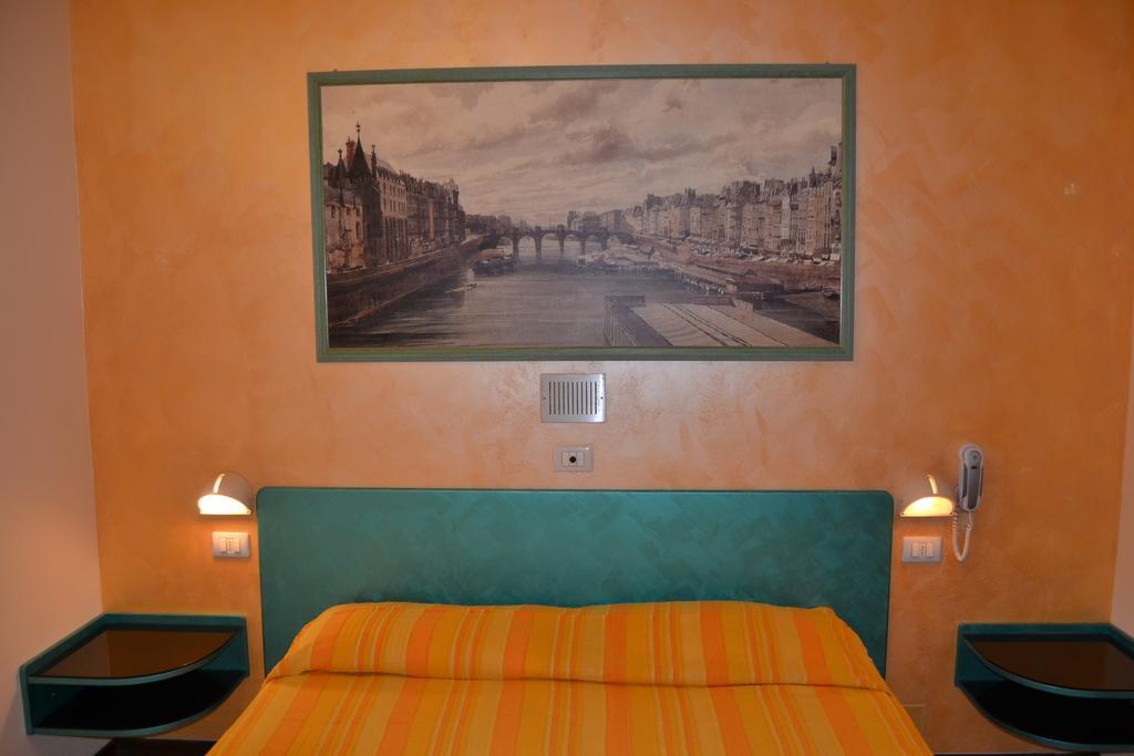 Hotel Marselli Rimini Bagian luar foto