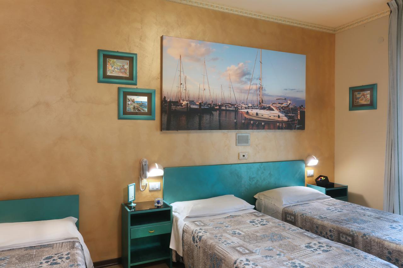 Hotel Marselli Rimini Bagian luar foto