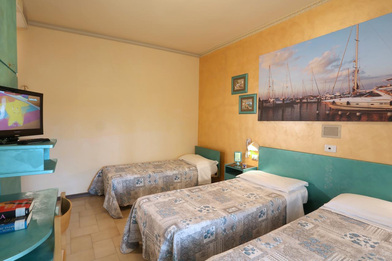 Hotel Marselli Rimini Bagian luar foto