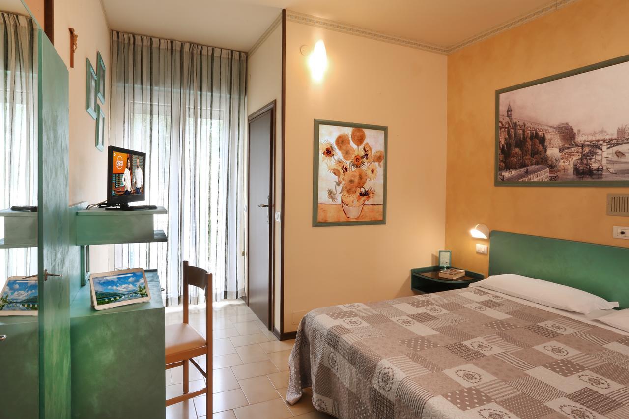 Hotel Marselli Rimini Bagian luar foto
