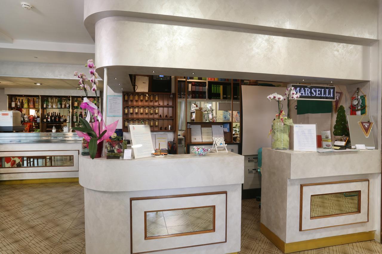 Hotel Marselli Rimini Bagian luar foto