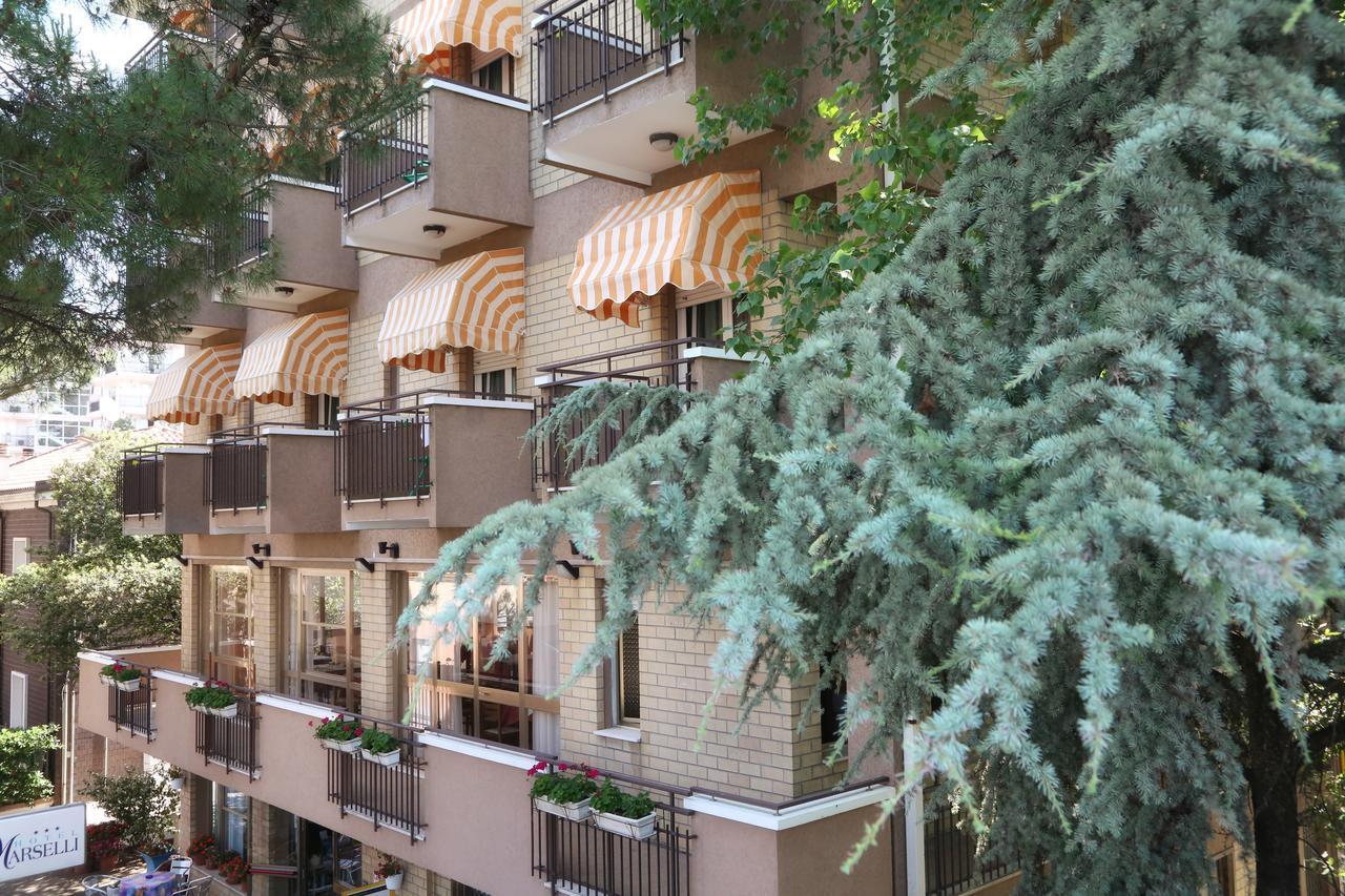 Hotel Marselli Rimini Bagian luar foto